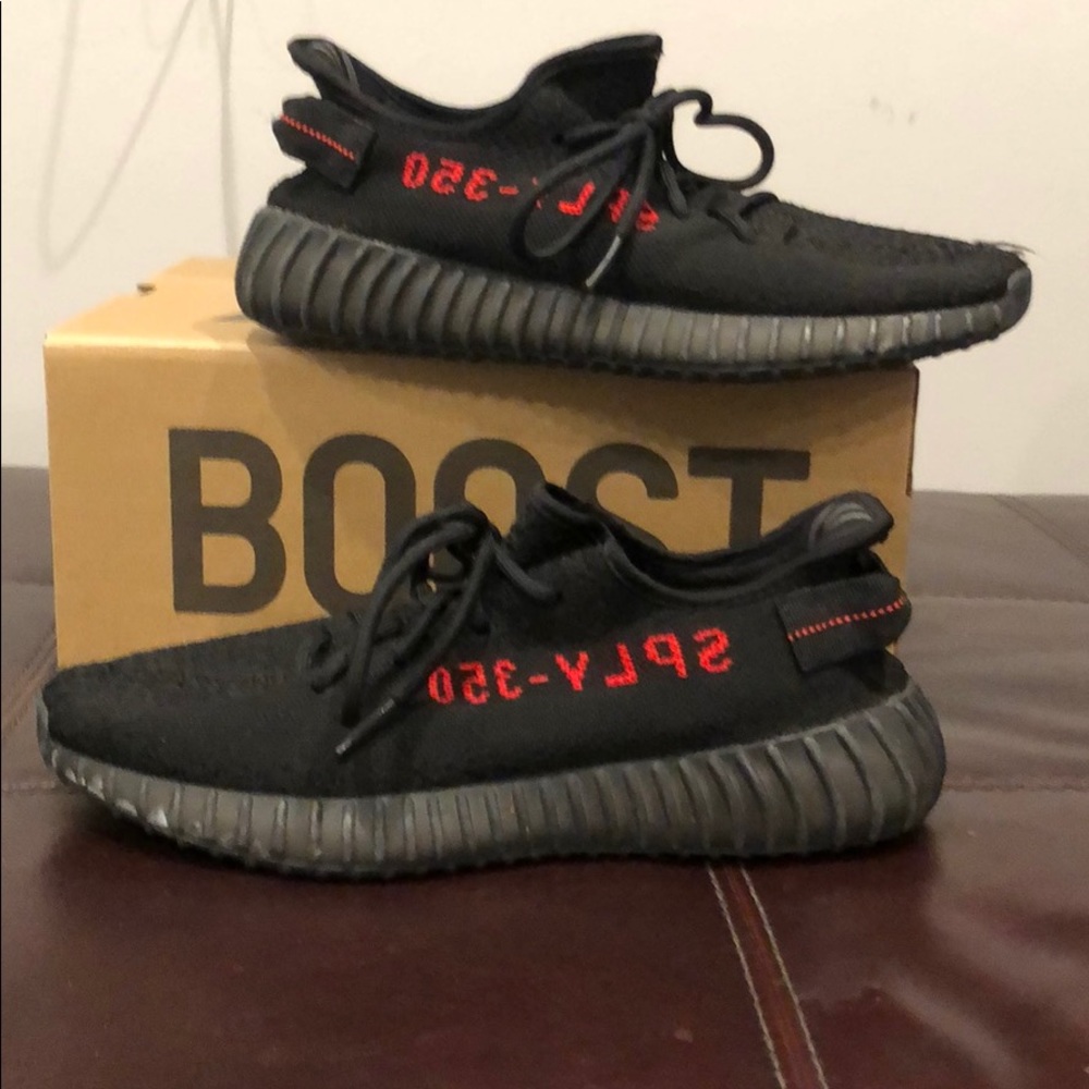 Yeezy bred V2 sz 9 1/2